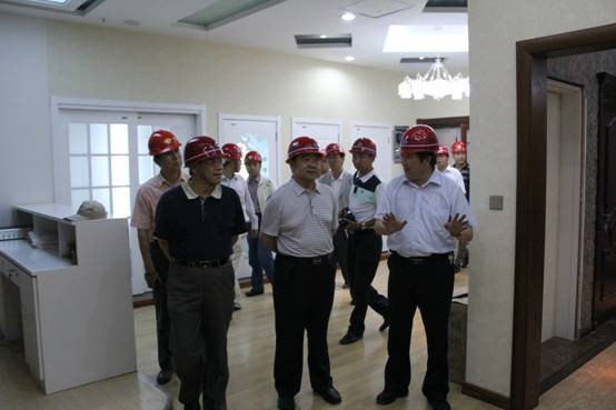 青海省經(jīng)濟委員會黨組書記、主任，省國資委  黨委副書記、副主任吳海昆實地考察物產(chǎn)集團重點項目