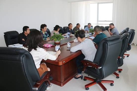 省商務(wù)廳副廳長朱小青協(xié)同西寧海關(guān)、省檢驗檢疫局一行深入企業(yè)就保稅物流中心封關(guān)運(yùn)營