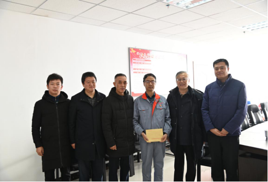 走訪(fǎng)慰問(wèn)專(zhuān)家人才，為人才創(chuàng)新?tīng)I(yíng)造良好的環(huán)境