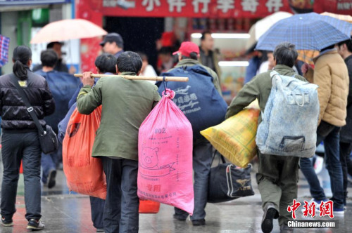 聚焦春節(jié)&ldquo;恐歸族&rdquo;：近鄉(xiāng)情怯，恐懼何來？(圖)