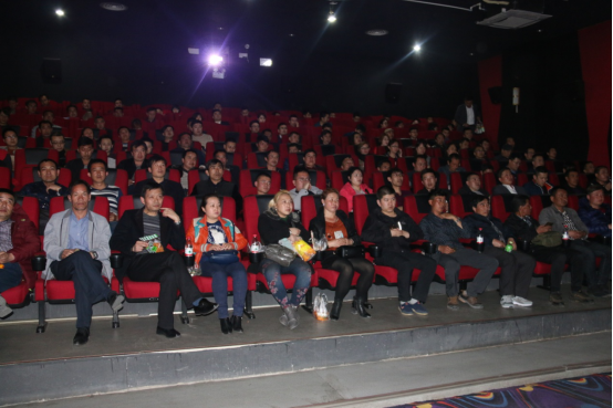 青物集團(tuán)黨委集中組織觀看優(yōu)秀紀(jì)錄片《厲害了，我的國(guó)》